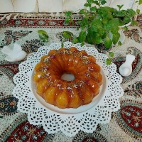 کیک هل و گلاب با سس زعفرانی