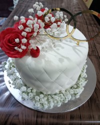 کیک مراسم عقد کاور فوندانت و گل طبیعی و فوندانتی