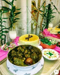 خورشت قورمه سبزی با پلو و مخلفات