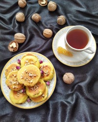 کلوچه تابه ای گردویی با عطر وانیل و زعفران
