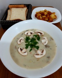 سوپ مرغ و قارچ فوق العاده خوشمزه