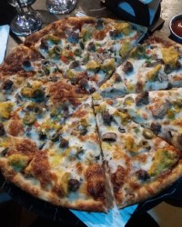 پیتزای گوشت وقارچ