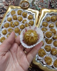 حلوای نذری زندگی را لحظه ای ارزش غم خوردن نیست??