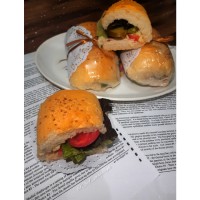 ساندویچ کالباس خشک