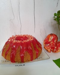 کیک انار به همراه کرم انار