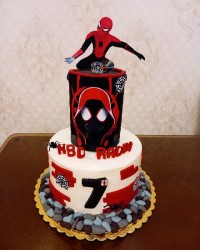 کیک تولد با تم مرد عنکبوتی لطفا ورق بزنید با مراحل کار ☺️