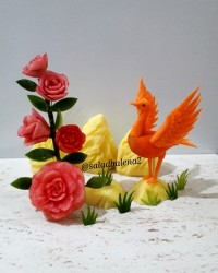 پرنده با هویج