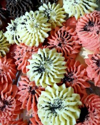 شیرینی بهشتی ورق بزنید