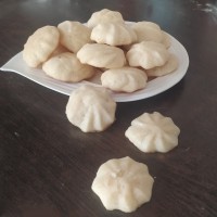 شیرینی با سفیده تخم مرغ