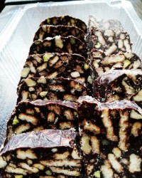 شکلات بیسکویتی