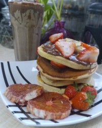 پنکیک و کافه گلاسه