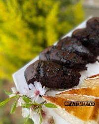 چیز کیک فرانسوی و کیک شکلاتی]