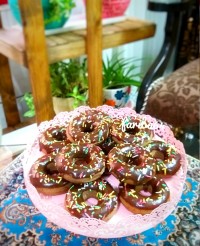 دونات شکلاتی در فر