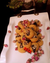 شیرینی شاه پسند با سس شکلات خانگی