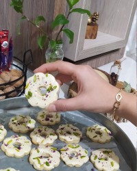 شیرینی رینگ پسته وشکلات