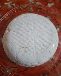 پنیر تازه محلی با شیر گاو