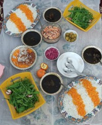 ناهار امروز خورشت سبزی وبرنج زعفرانی شربت ابلیمو وخاکشیر