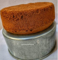 کیک اسفنجی با پف ۸ سانتی