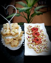 شیرینی مربایی و رینگ پسته ای