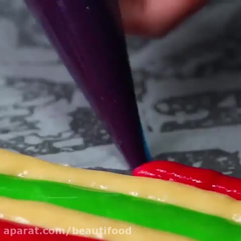 طرز تهیه رولت رنگین کمانی