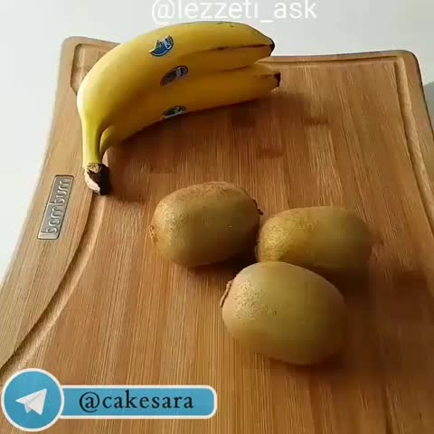 ایده عالی سرو کیک اسفنجی با کیوی و موز