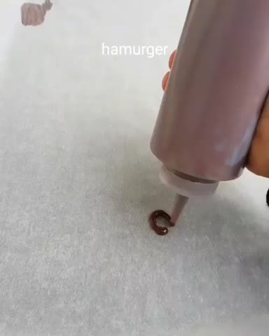 کیک خامه ای طرحدار