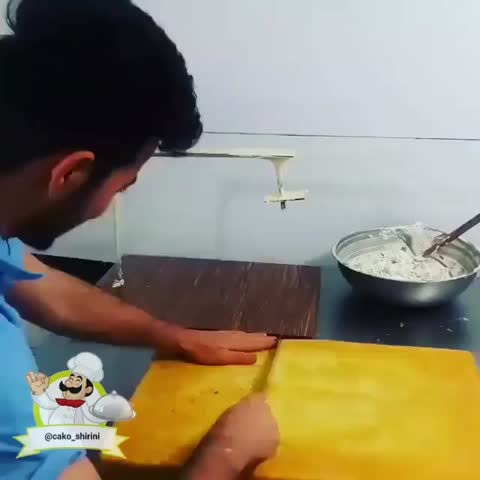 کیک به شکل چرخ خیاطی