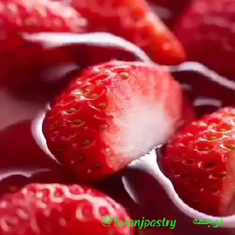 یک دسر خوشمزه وبسیااااااار خوشگل میتونید به جای لایه سوم ،از ژله آلوئه ورا استفاده کنید.