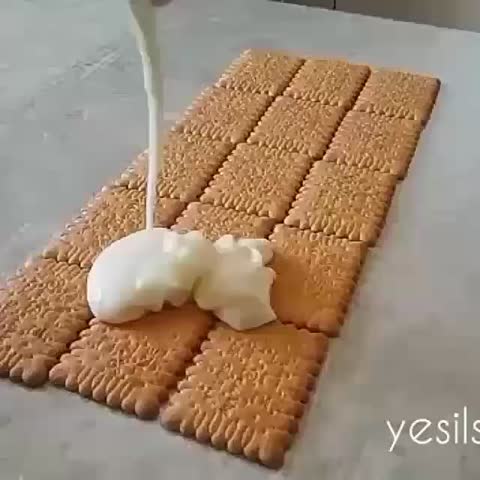 کیک بیسکویت خیلی ساده و راحت و شیک