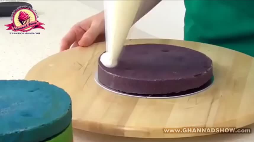 تزیین کیک رنگین کمانی