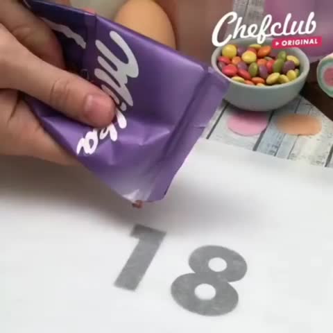 کیک فوق سوپرایز..