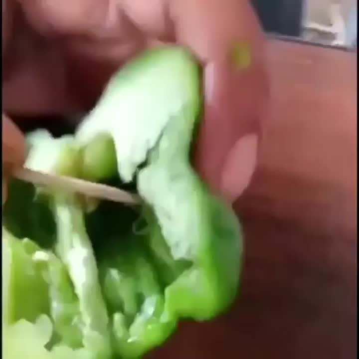 توجه کنید درون فلفل دلمه هایتان را....