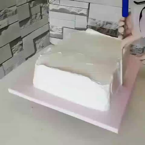 تزئین کیک به شکل لباس دکترا و پرستار های عزیز