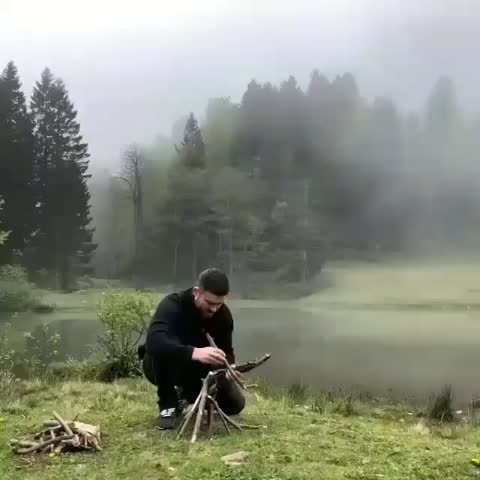 خوردن ماهی کنار رودخانه و آتیش....