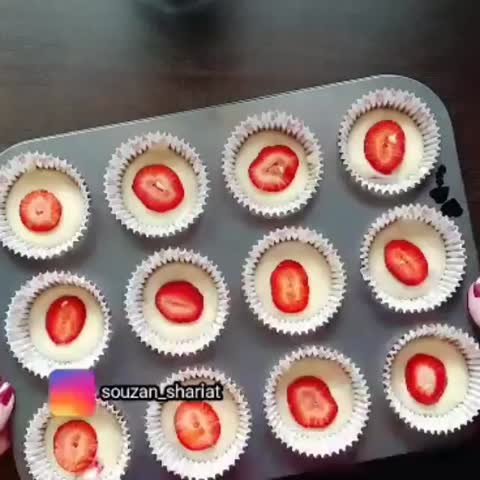 کاپ کیک توت فرنگی