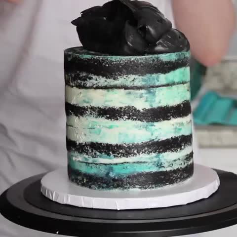 دیزاین کیک مشکی