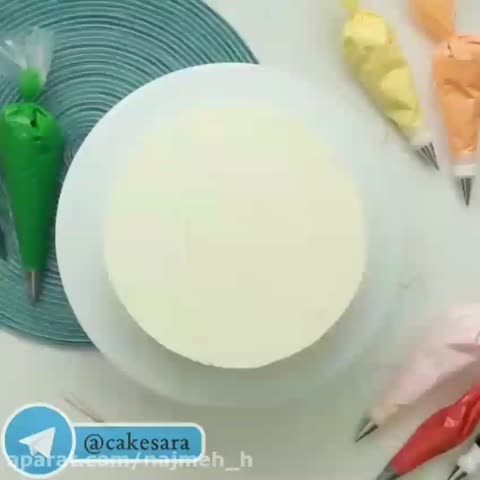 کیک با طرح قاب گلدوزی