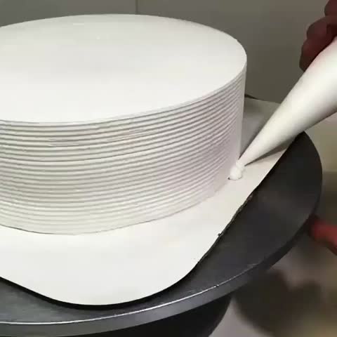 تزئین کیک با خامه