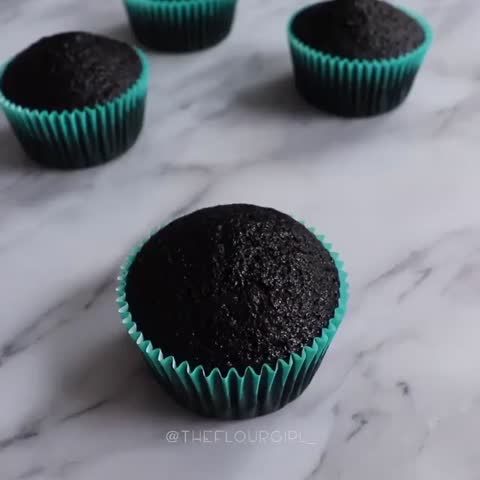 تزئین کیک شکلاتی