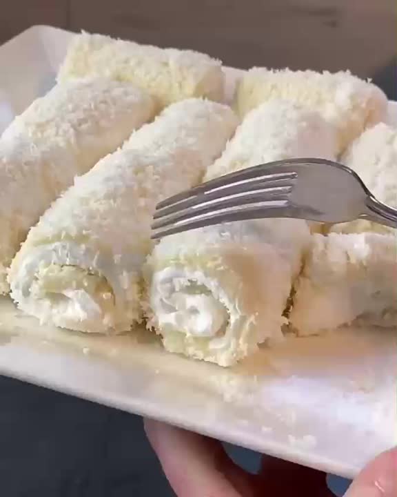 شیرینی رول نارگیلی