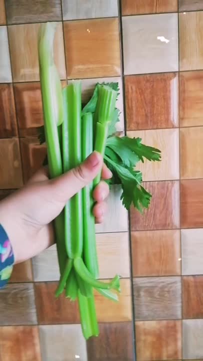 اسموتی کرفس و سیب