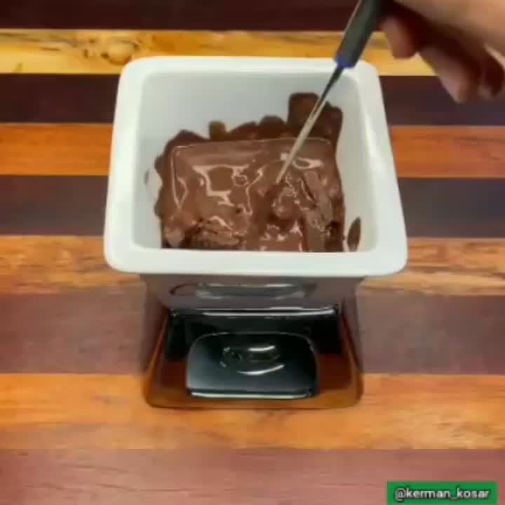 دسر شکلات و بادام زمینی