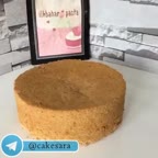 تزیین کیک باخامه بسیار زیباست.