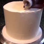 تزئین کیک با خامه و کاکاعو