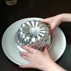 بیرون آوردن ژلـه ازقـالـب..