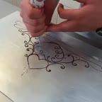 تاج شکلاتی برای تزیین کیک