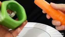 کلیپ استفاده از یک نوع تراش سبزیجات