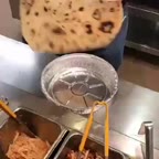 ساندویچ گوشت با سس پنیر