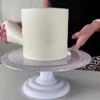 تزئین بسیار زیبای کیک