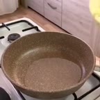 خوراک مرغ با نان تورتیلا